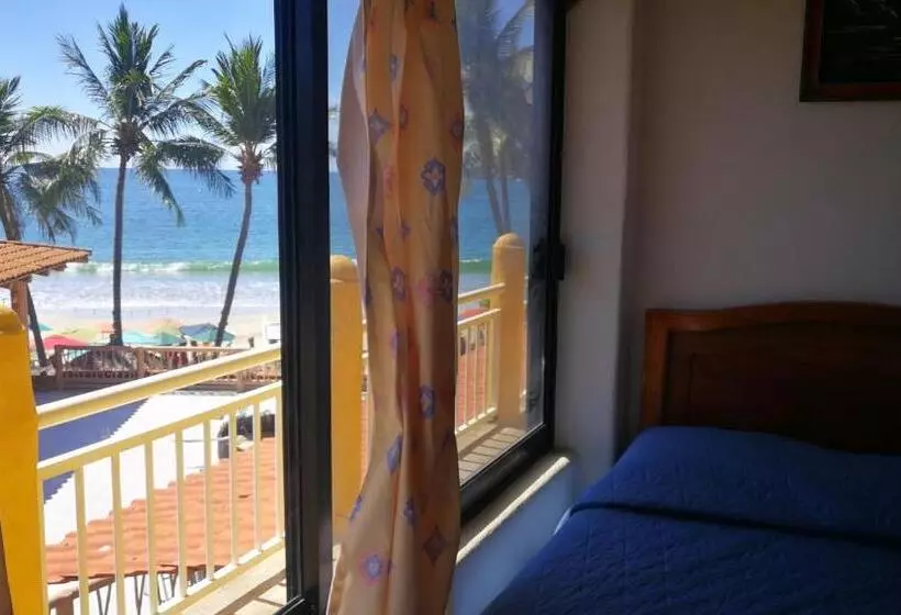 هتل Pie De Playa La Ropa