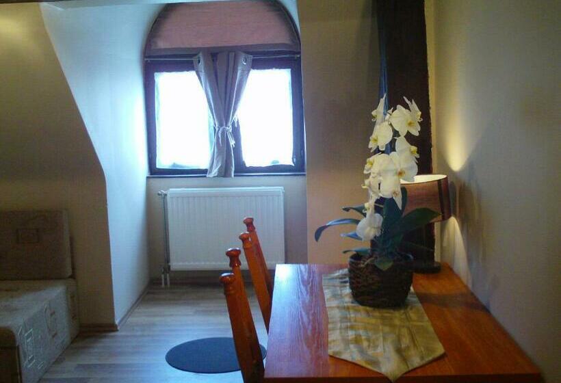 بنسيون Bristol Apartments