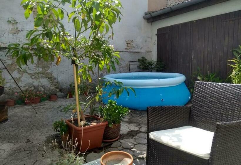 بنسيون Bristol Apartments