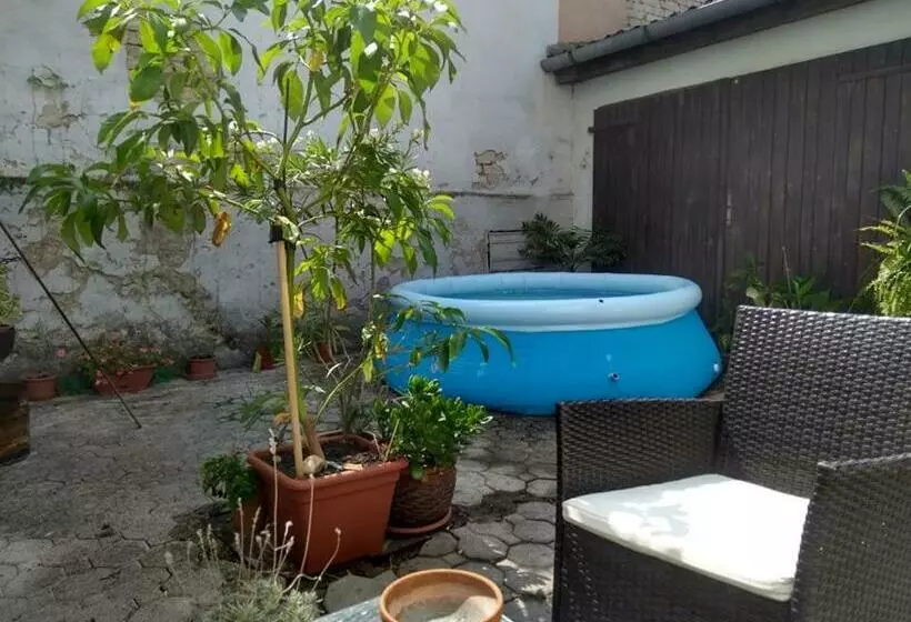 Majatalo Bristol Apartments