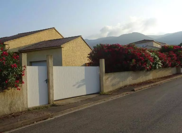 پانسیون 2 Pièces Indépendant Avec Son Jardinet Privé