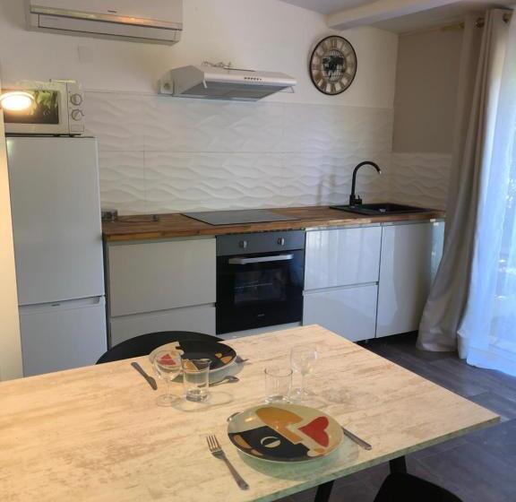 بنسيون 2 Pièces Indépendant Avec Son Jardinet Privé