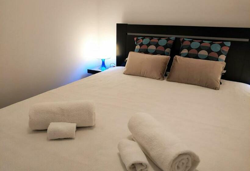 Пансион Sleep & Go Faro Airport Guest House