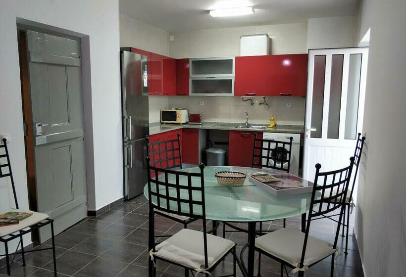 Пансион Sleep & Go Faro Airport Guest House