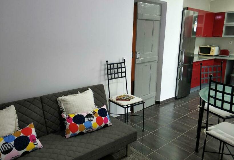 Пансион Sleep & Go Faro Airport Guest House