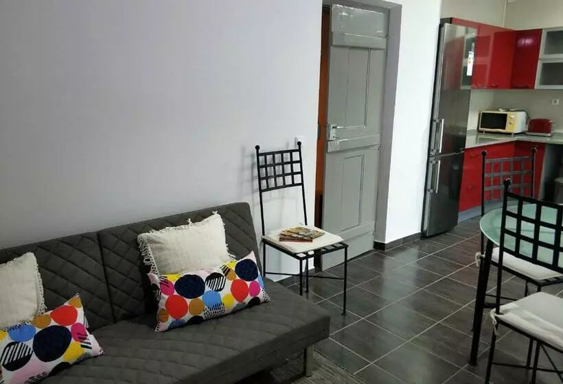 پانسیون Sleep & Go Faro Airport Guest House