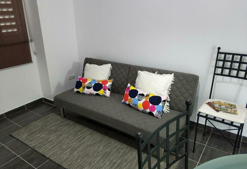 Пансион Sleep & Go Faro Airport Guest House