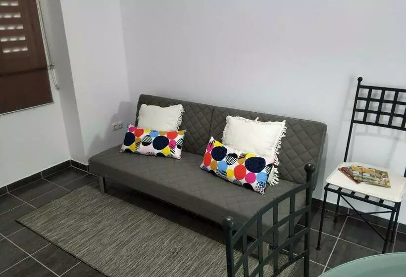 پانسیون Sleep & Go Faro Airport Guest House