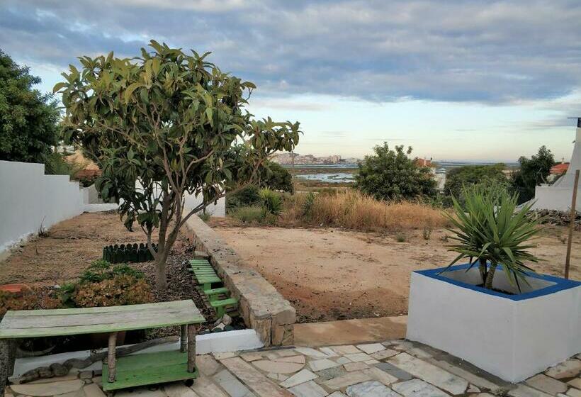 Пансион Sleep & Go Faro Airport Guest House