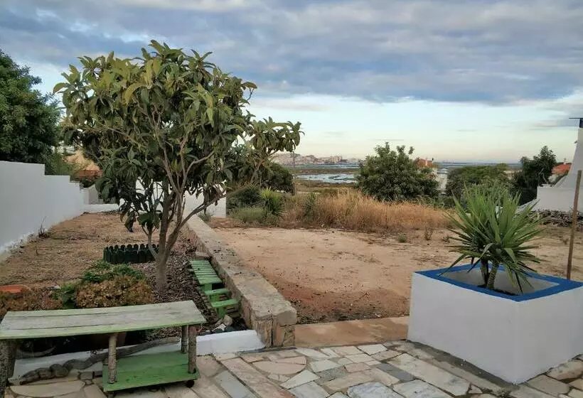 پانسیون Sleep & Go Faro Airport Guest House