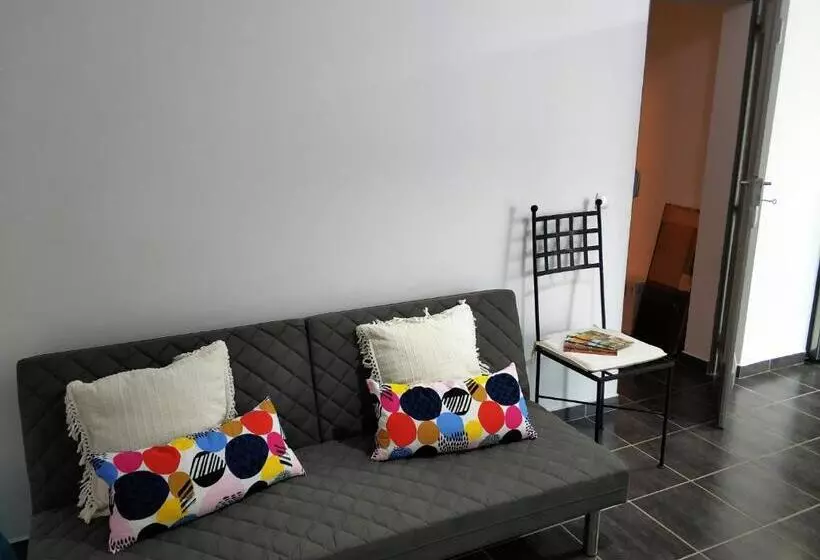 پانسیون Sleep & Go Faro Airport Guest House