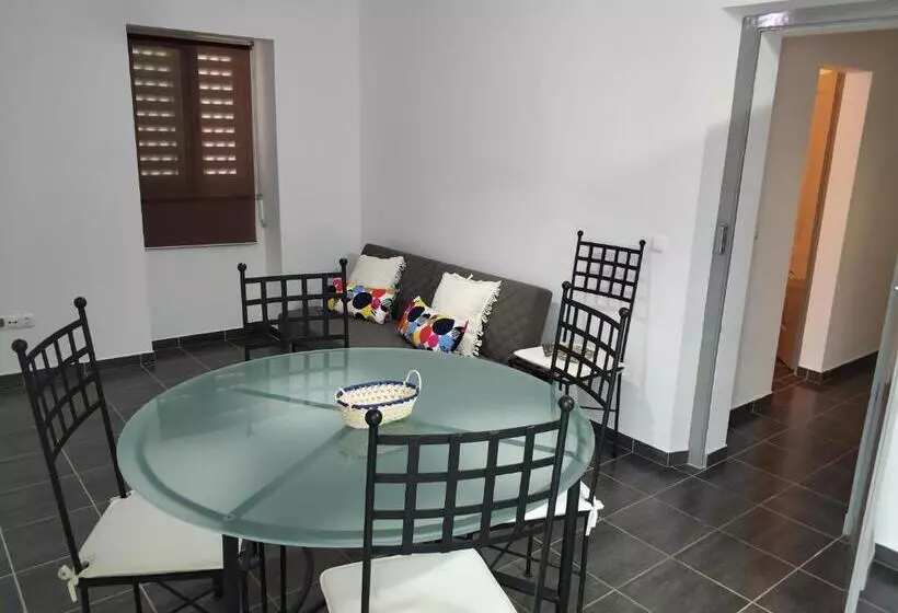 پانسیون Sleep & Go Faro Airport Guest House