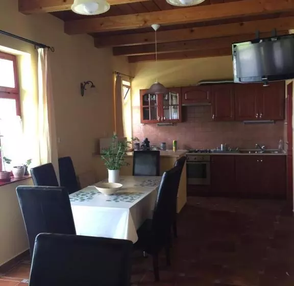 Majatalo Dósa Tanya, Vendégház