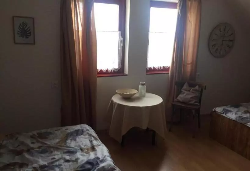 Majatalo Dósa Tanya, Vendégház