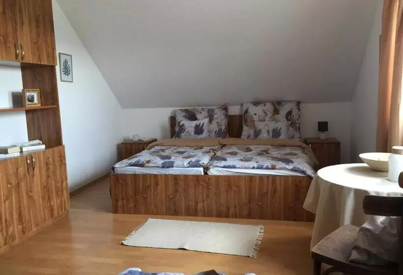 Majatalo Dósa Tanya, Vendégház