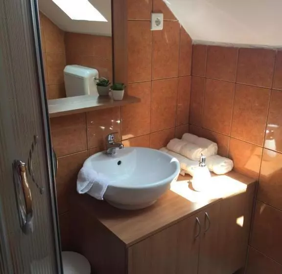 Majatalo Dósa Tanya, Vendégház