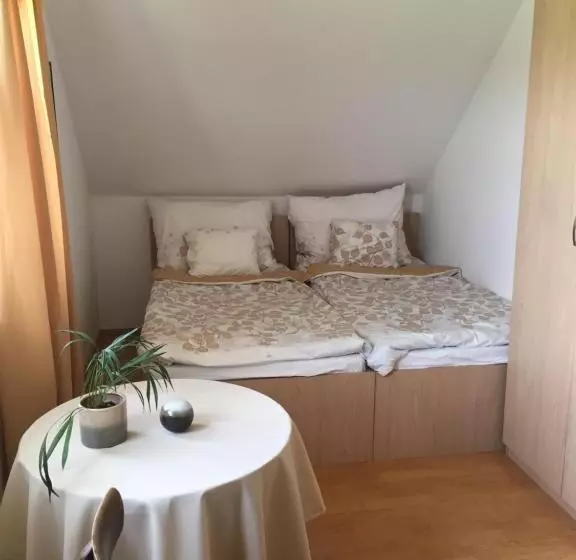 Majatalo Dósa Tanya, Vendégház