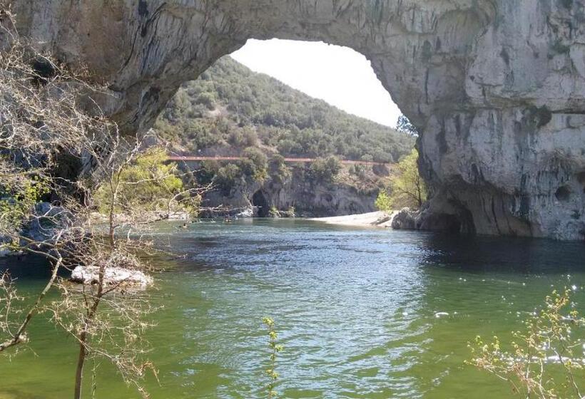 פנסיון Mas Des Falaises