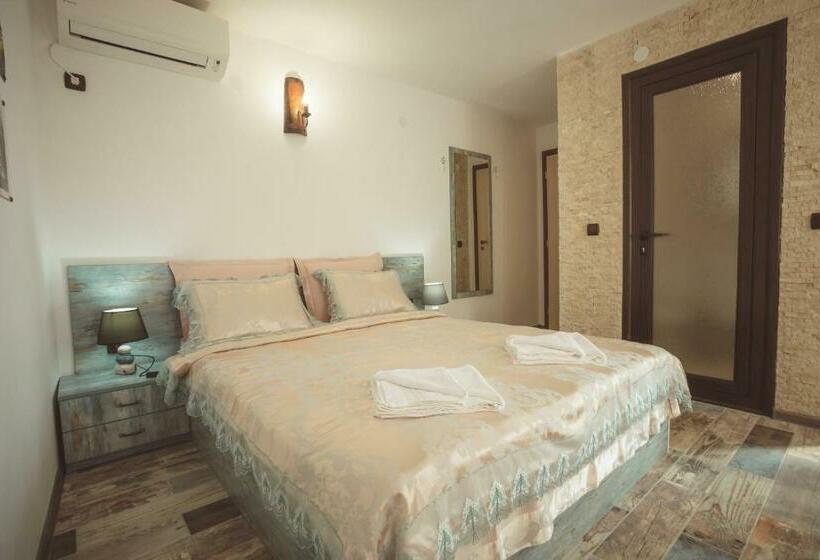 ペンション The Greek House