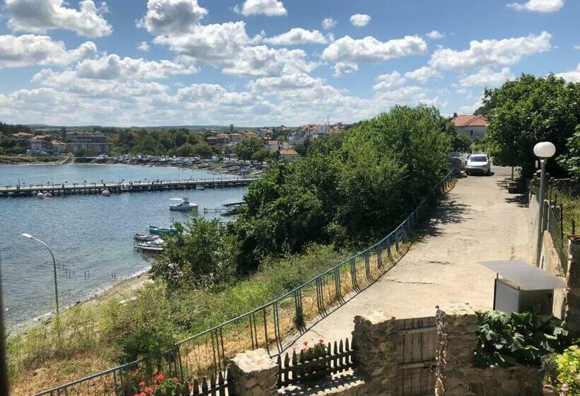 ペンション The Greek House