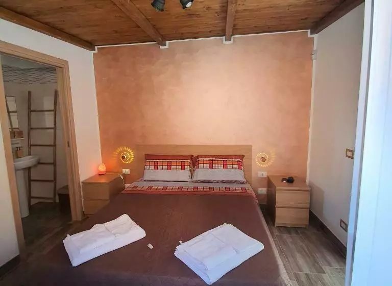 تختخواب و صبحانه Angela S House