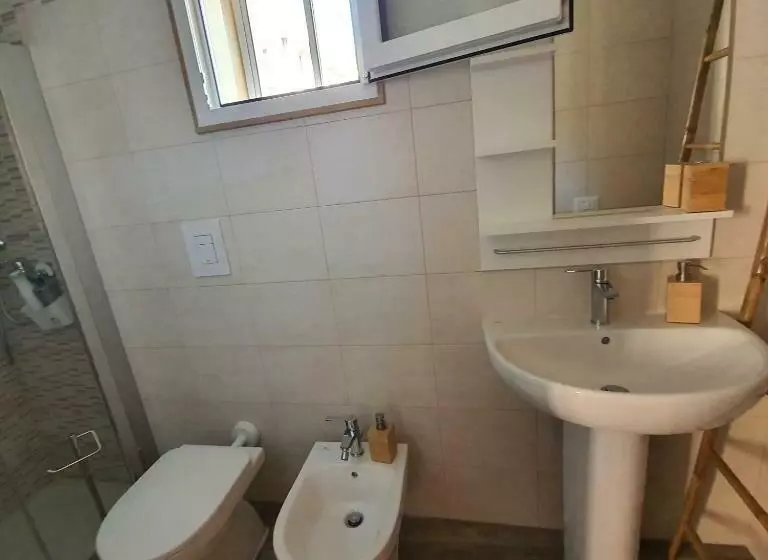 تختخواب و صبحانه Angela S House