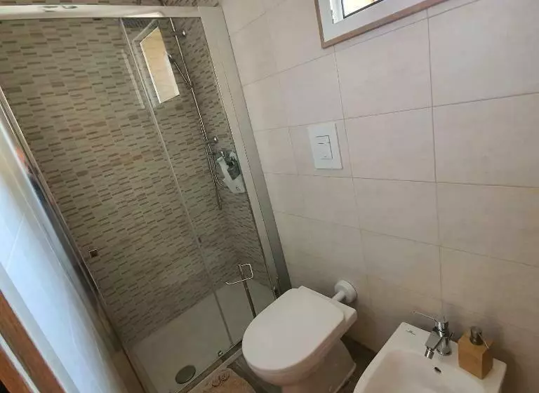 تختخواب و صبحانه Angela S House