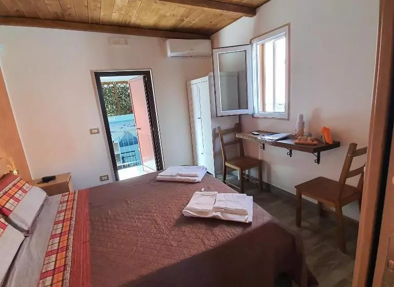 تختخواب و صبحانه Angela S House