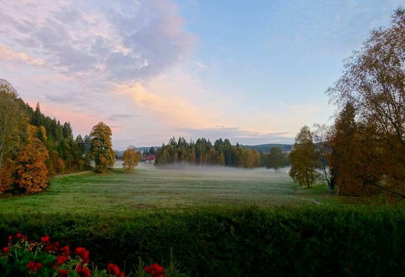 Hollhouse   Bed & Breakfast