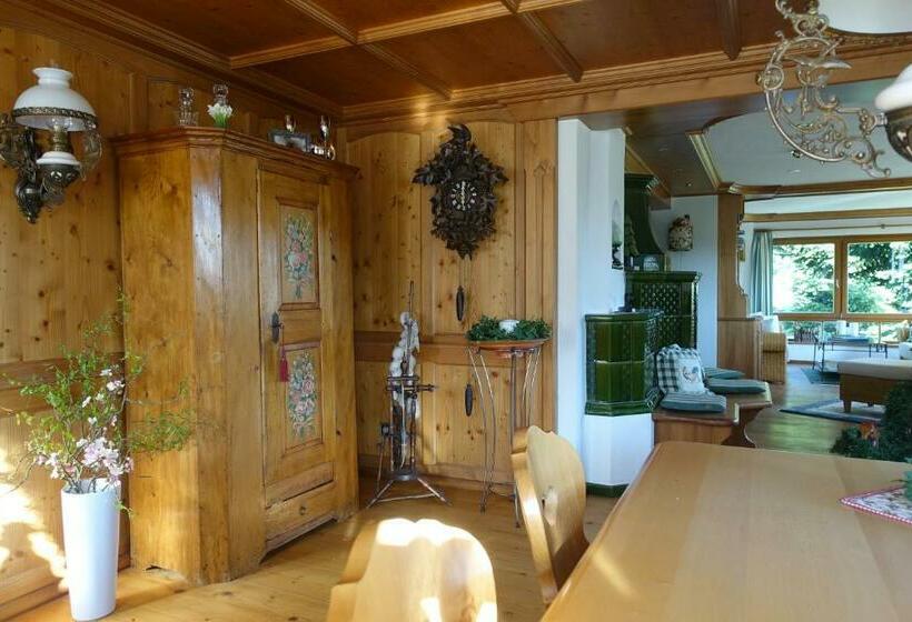 Hollhouse   Bed & Breakfast