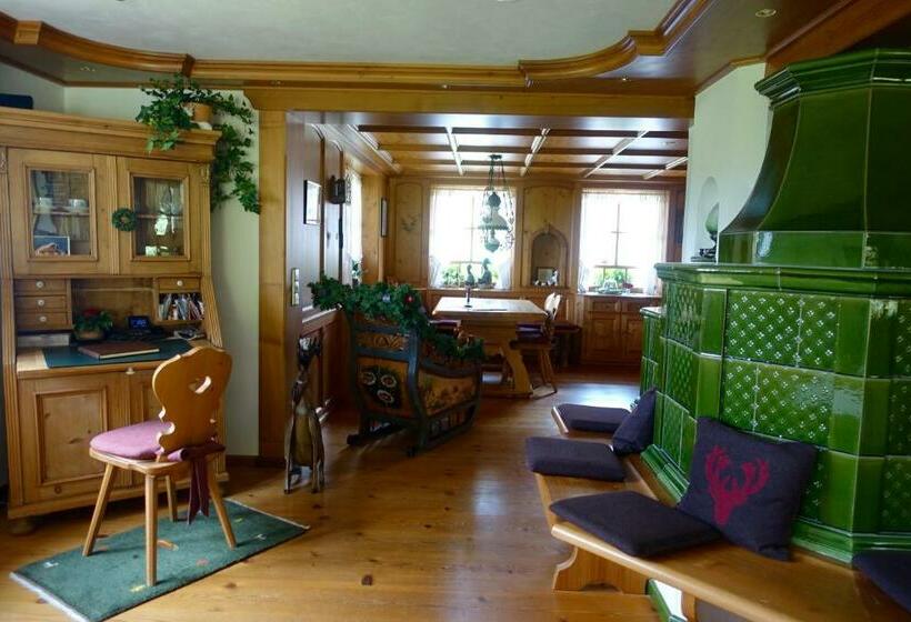 Hollhouse   Bed & Breakfast