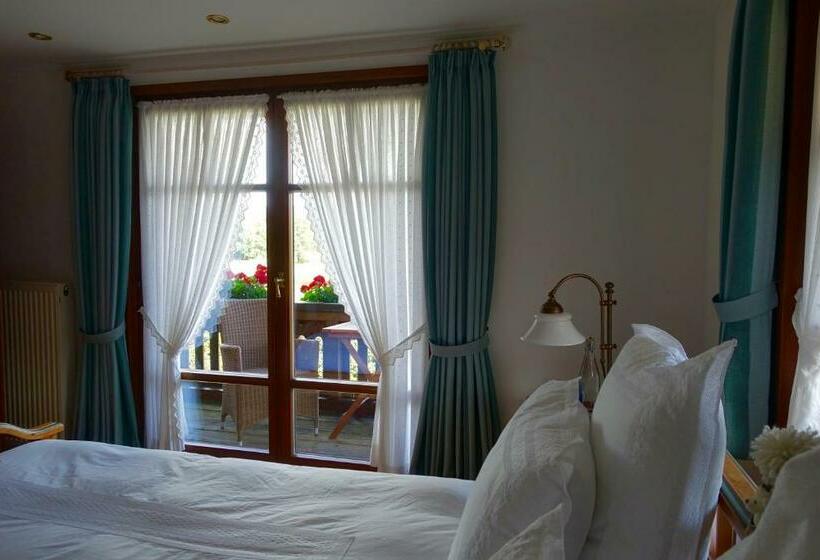 Hollhouse   Bed & Breakfast