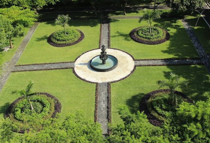 Hotelli The Lorian Club