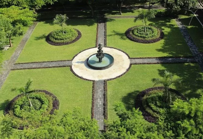 ホテル The Lorian Club