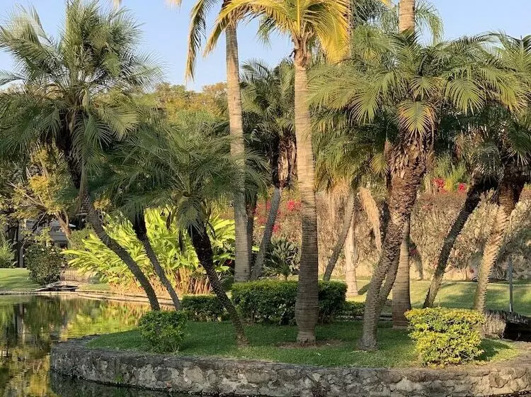 ホテル The Lorian Club