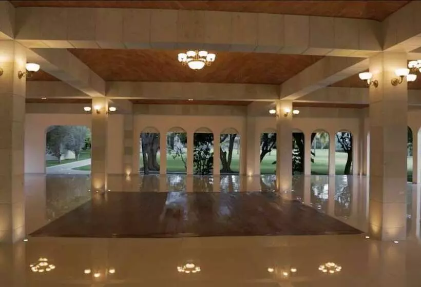 ホテル The Lorian Club