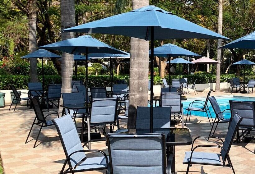 Hotelli The Lorian Club