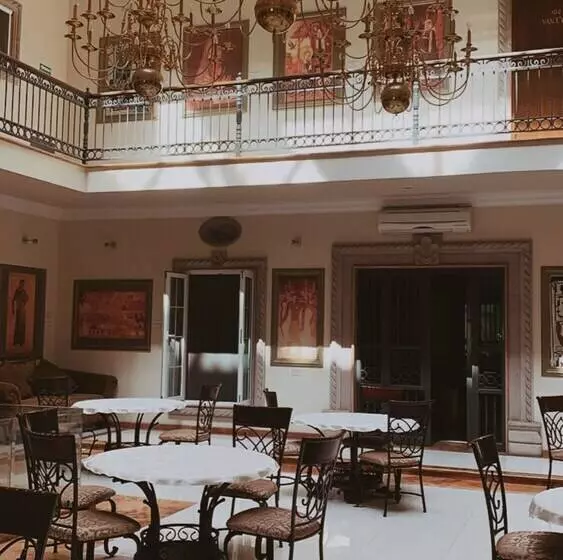 ホテル The Lorian Club