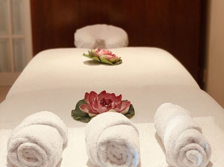 Hotelli The Lorian Club