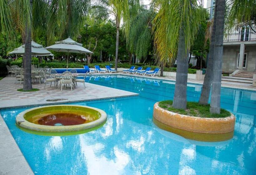 Hotelli The Lorian Club