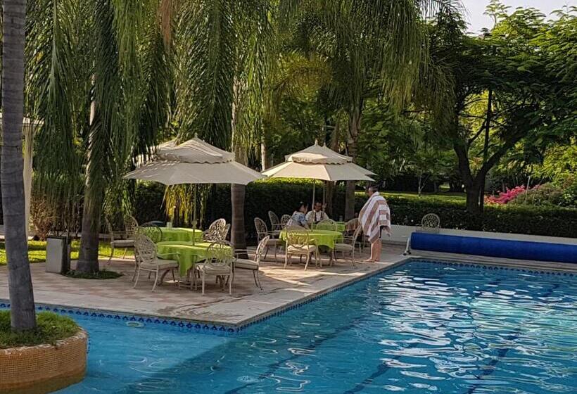 Hotelli The Lorian Club