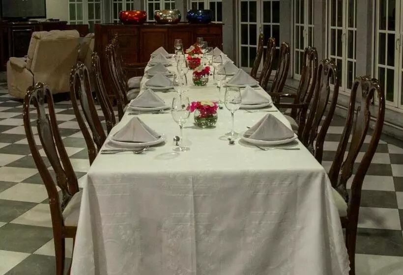 ホテル The Lorian Club