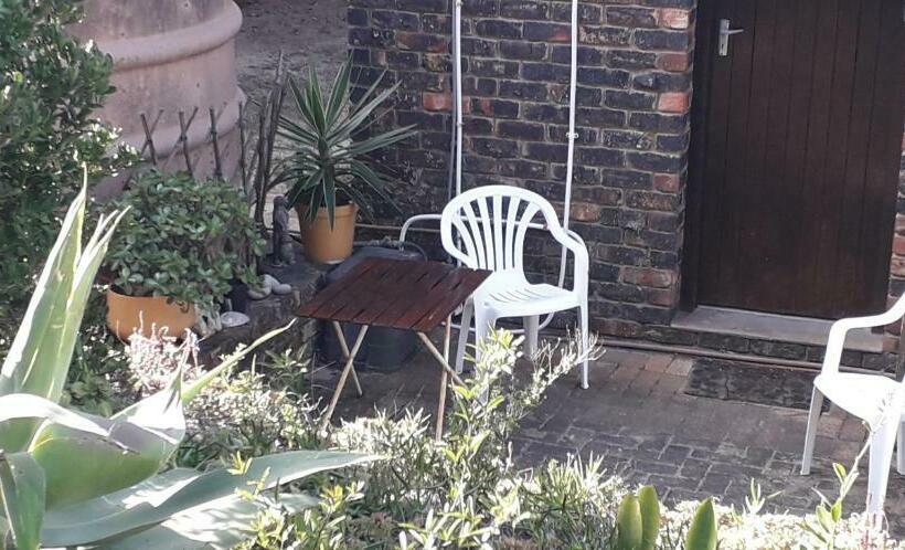 Pension Crashing Waves Self Catering Unit