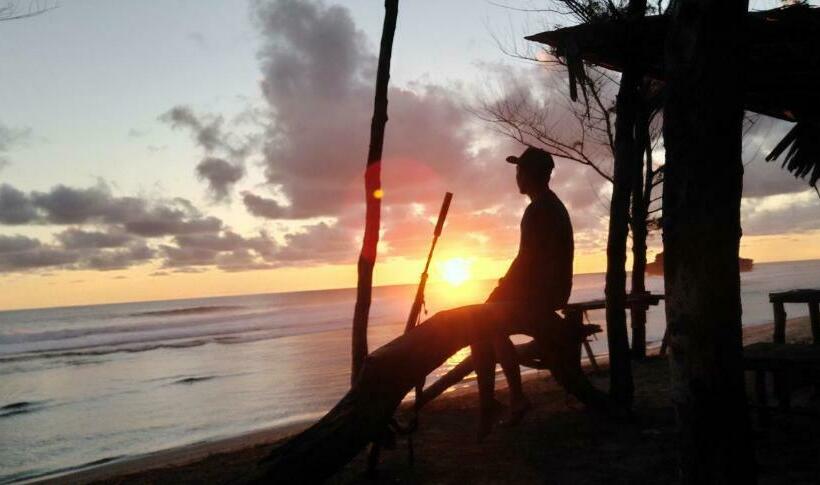 ペンション Gery Watukarung Surfcamp