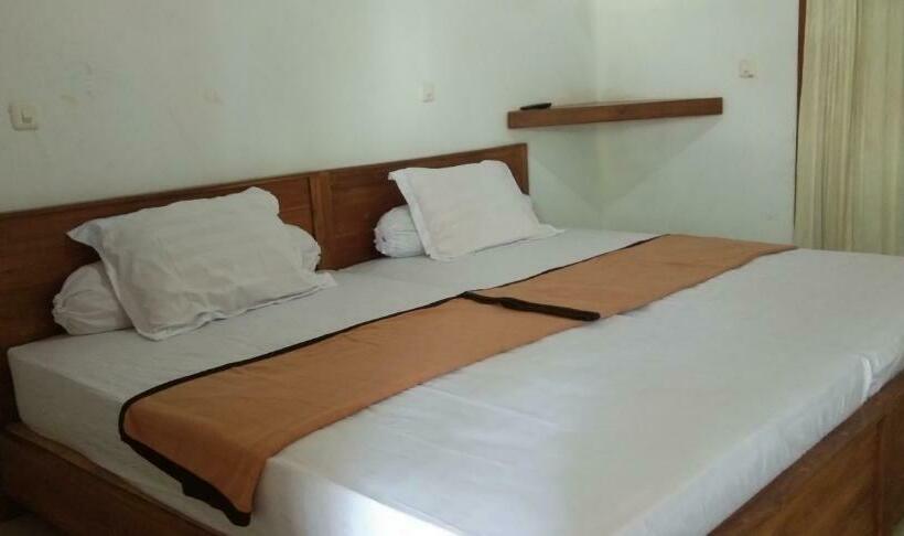 ペンション Gery Watukarung Surfcamp