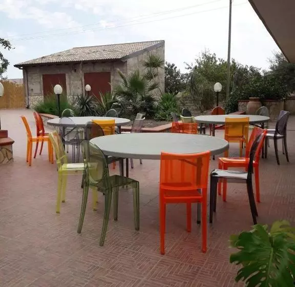 تختخواب و صبحانه Villa Milici