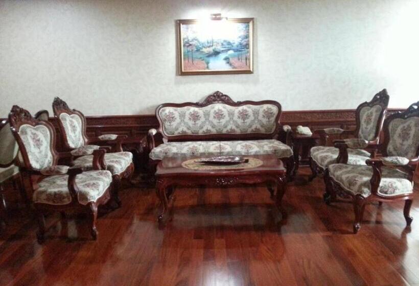 בית מלון כפרי Angkham