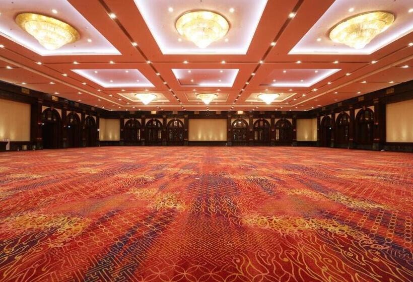 בית מלון כפרי Bidakara Jakarta