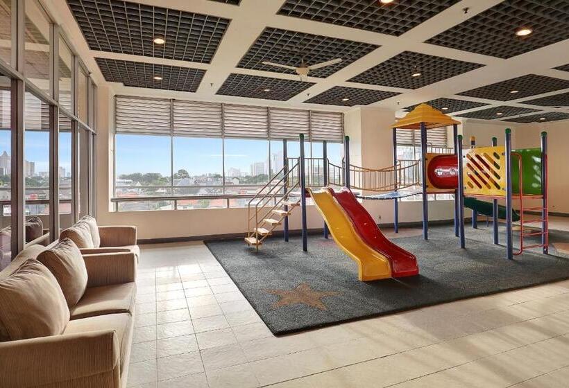 בית מלון כפרי Bidakara Jakarta