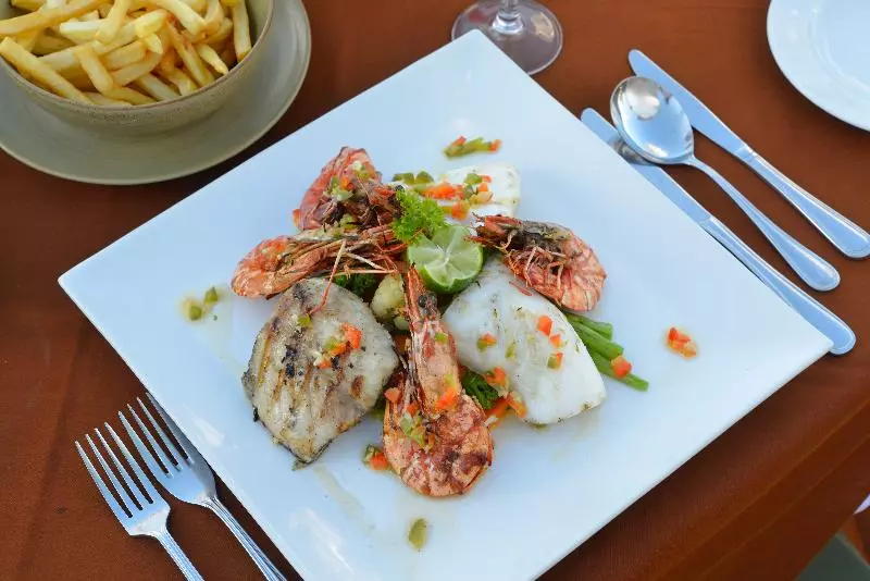 בית מלון כפרי Cocotinos Sekotong, A Boutique Beach Resort & Spa